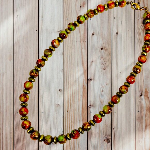 Red and green multi color glass bead necklace mixed with burnished gold beads - Picture 10 of 12